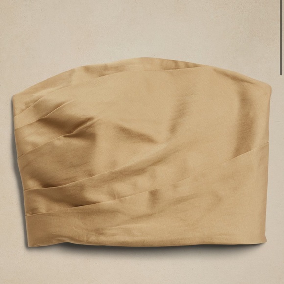 NWT. Size 6. Banana Republic Tan Satin Cropped Top. Straps included. - Picture 2 of 8